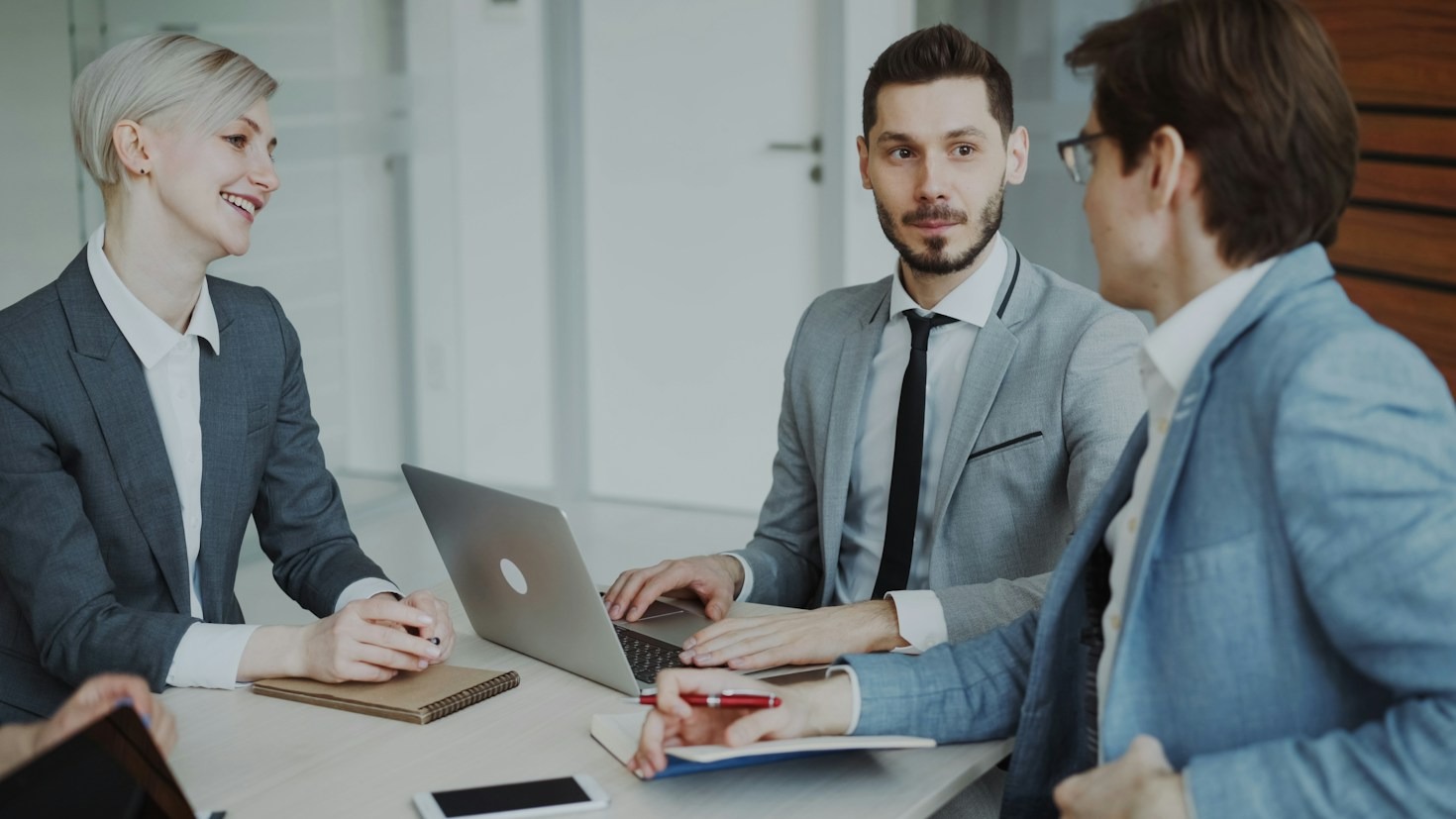 社内SEのリアルな実態とは？激務を避けてホワイト企業へ転職する方法